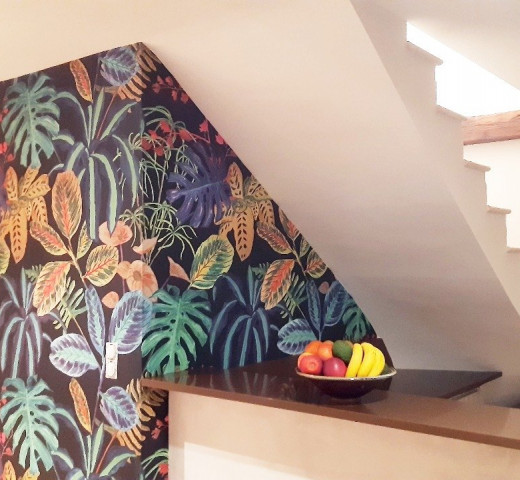 papier peint tropical dessous escalier