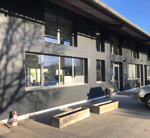 ABP menuiserie aménagement façade en compact sur tasseux pin autoclave