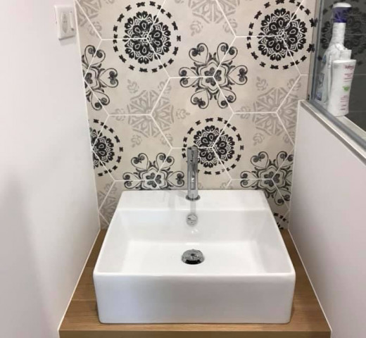 ABP menuiserie lavabo tablette chene vernis