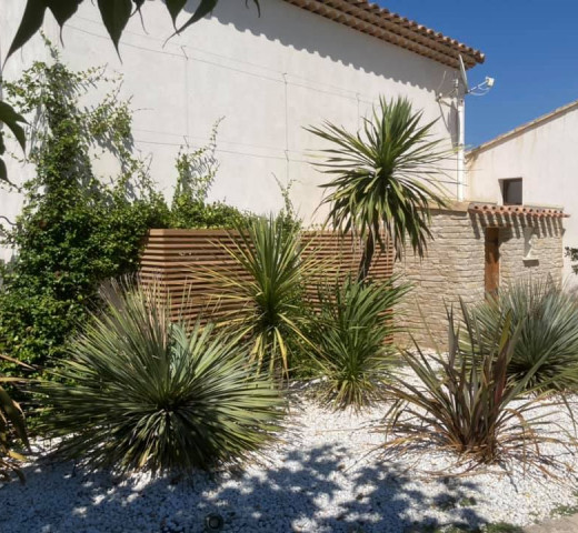 ABP menuiserie protection climatisation extérieure red cedar