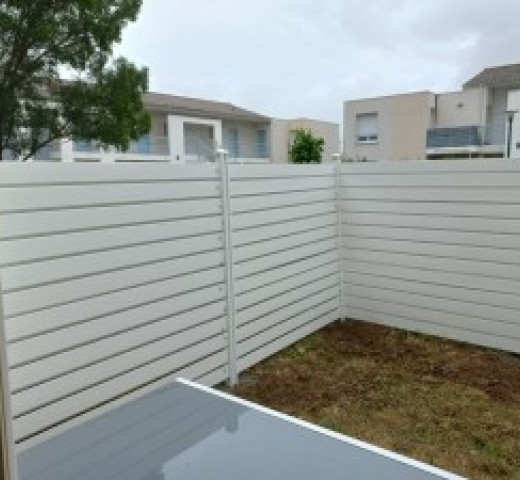 Francis multiservices pose palissade pvc lame persienne scellement