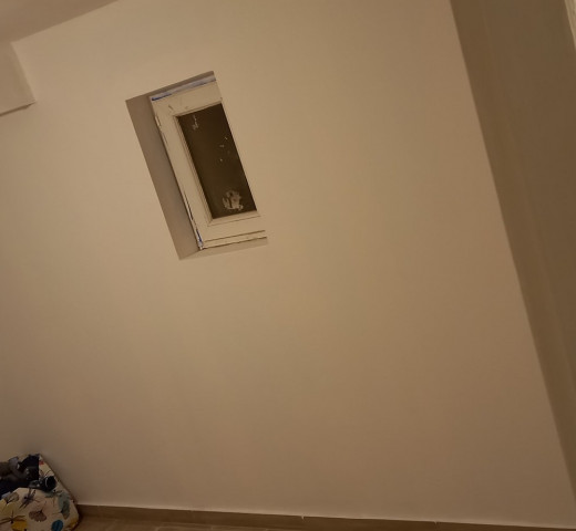 Kakoian isolation peinture pièce petite fenêtre