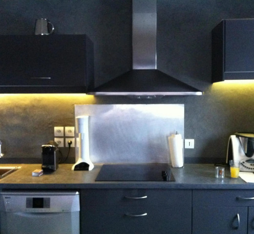Cuisine béton ciré Wiik Décoration Rénovation La Batie Neuve rénovateur et créateur Cherche un Pro.fr Annuaire Artisan