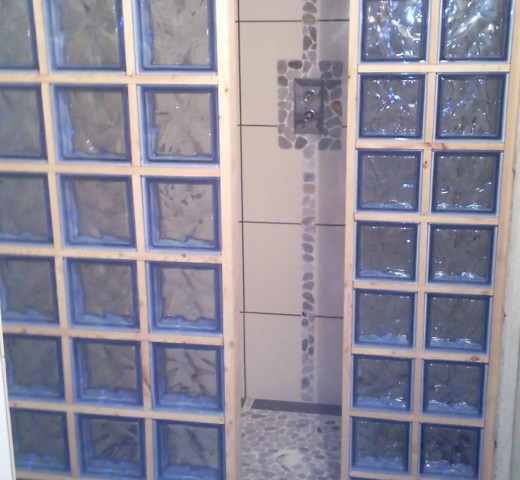 Douche carreaux de verre Wiik Décoration Rénovation La Batie Neuve rénovateur et créateur Cherche un Pro.fr Annuaire Artisan