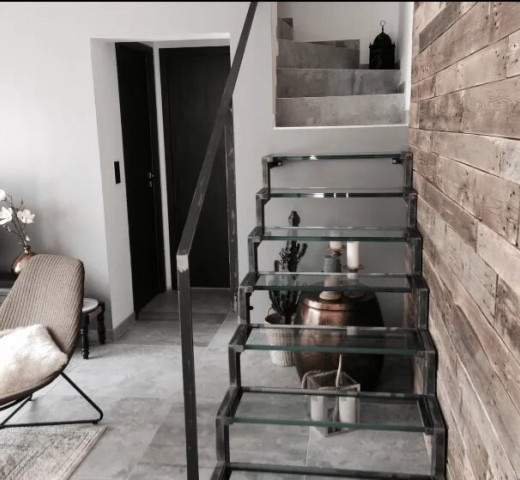 Escalier de verre Serrurerie Oraisonnaise à Oraison serrurier Cherche un Pro.fr Annuaire Artisan