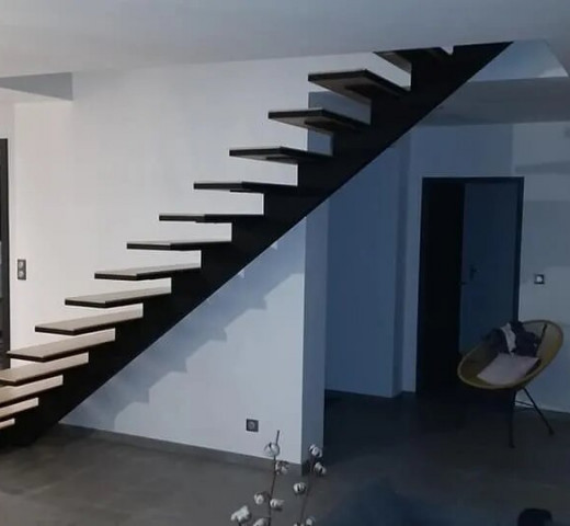 Escalier droit design Wiik Décoration Rénovation La Batie Neuve rénovateur et créateur Cherche un Pro.fr Annuaire Artisan