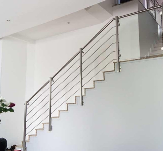 Rampe escalier moderne Serrurerie Oraisonnaise à Oraison serrurier Cherche un Pro.fr Annuaire Artisan