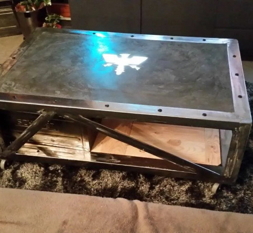 Table bois et métal Wiik Décoration Rénovation La Batie Neuve rénovateur et créateur Cherche un Pro.fr Annuaire Artisan