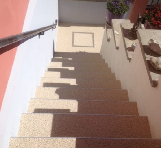 Escalier rose MULTIPOSE Revêtement Veynes Cherche un Pro.fr Annuaire Artisan