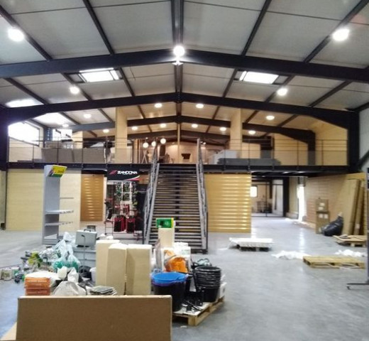 Grand hangar Florian MESCLE électricien à Montmaur 04 Cherche un Pro.fr Annuaire Artisan