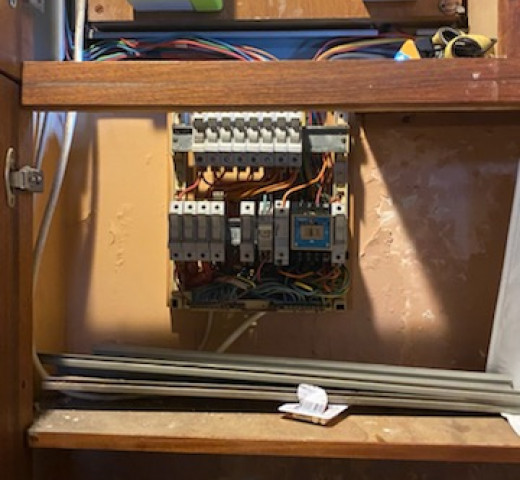 Tableau électrique encastré avec disjoncteur Markelec electricien à Marseille Cherche un Pro.fr Annuaire Artisan