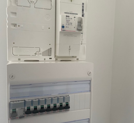 Tableau électrique 1 prise Cheik Ahmed Hachim electricien à Draveil 91 électricité générale dépannage électrique réseaux d'électricité cherche un pro.fr annuaire d'artisans locaux