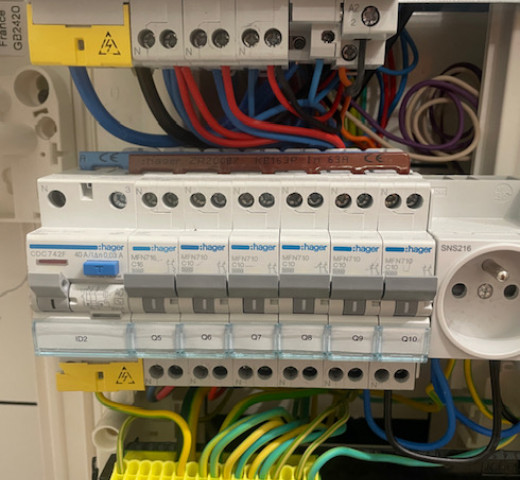 Tableau électrique 7 Cheik Ahmed Hachim electricien à Draveil 91 électricité générale dépannage électrique réseaux d'électricité cherche un pro.fr annuaire d'artisans locaux