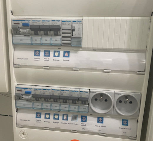 tableau électrique 2 prises Cheik Ahmed Hachim electricien à Draveil 91 électricité générale dépannage électrique réseaux d'électricité cherche un pro.fr annuaire d'artisans locaux