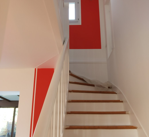 Stephane decors peinture requeil escalier rouge