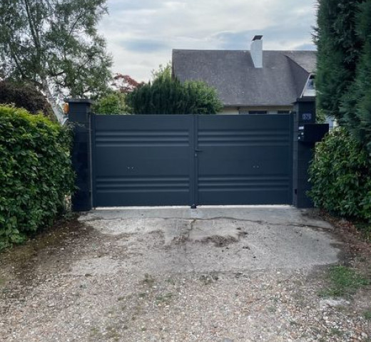 Lalande fermetures portail solaire motorisé le bois Hellain.jpg