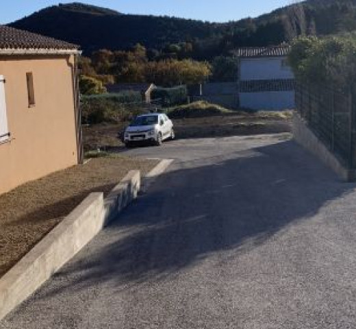 Riviere Alpes Mées travaux publics allee enrobé.jpg