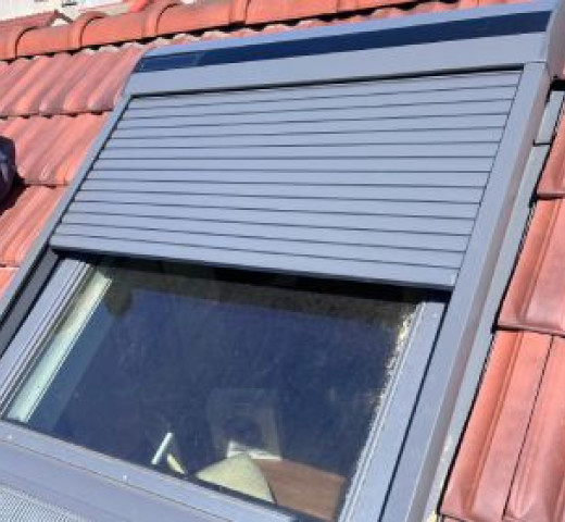 Steve Calaber couverture Liévin 62 fenetre de toit volet roulant