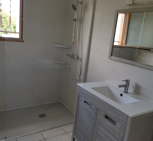 Plombier ADI 44 à Nantes salle de bain douche italienne