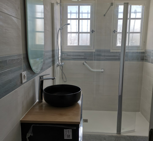 Plombier ADI 44 à Nantes salle de bain vasque terre